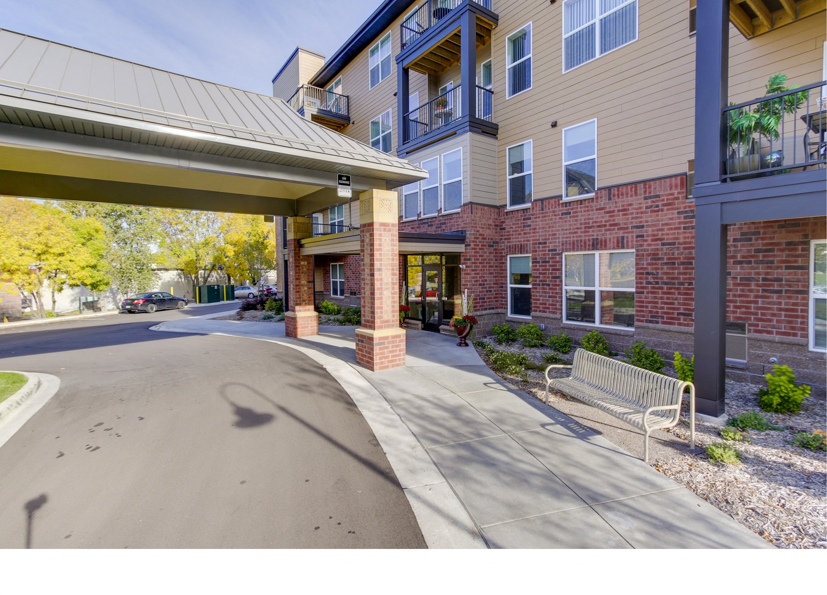 Legends at Silver Lake Village Apartments in St. Anthony, MN